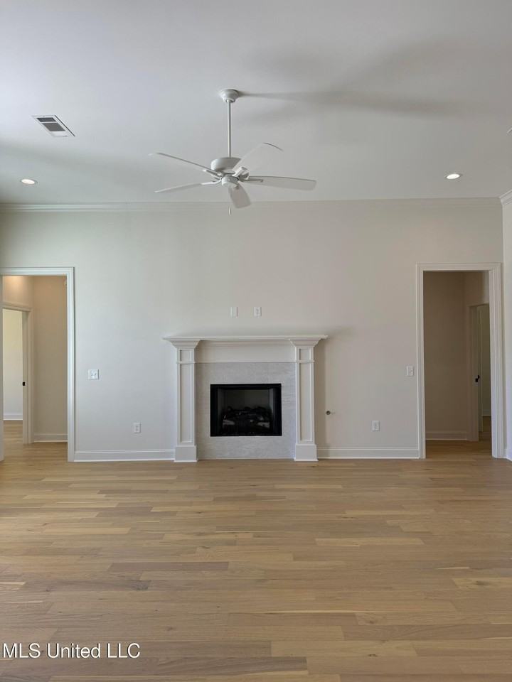 412 Butternut Dr - Photo 3 of 12