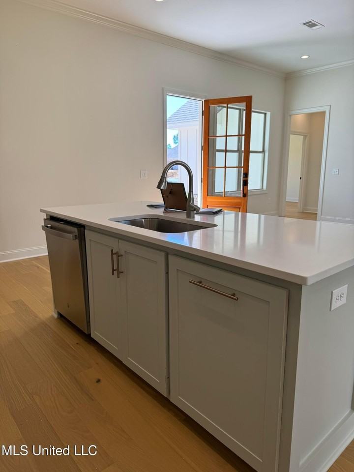 412 Butternut Dr - Photo 5 of 12