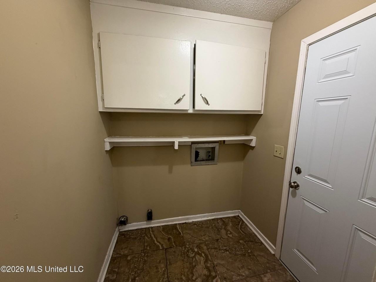 1695 Ravenwood Ln - Photo 7 of 13