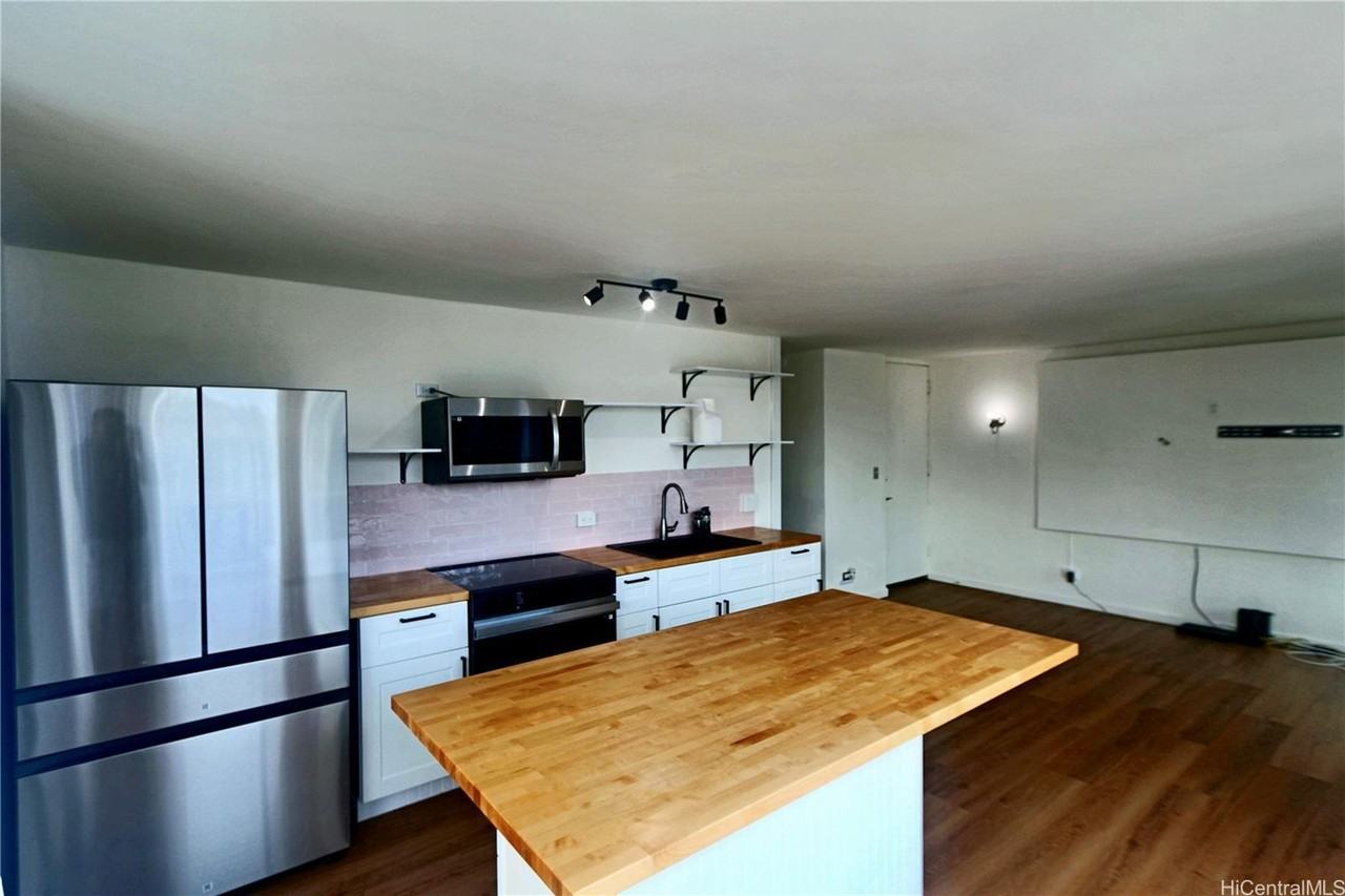 2421 Tusitala St #2002 - Photo 4 of 8