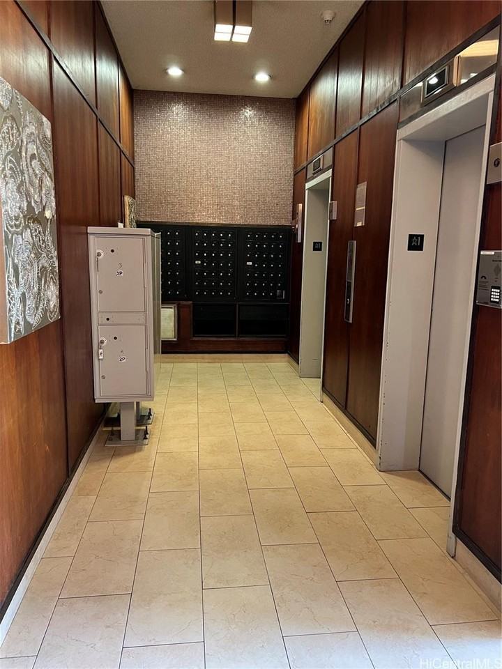 1112 Kinau St #703 - Photo 4 of 10