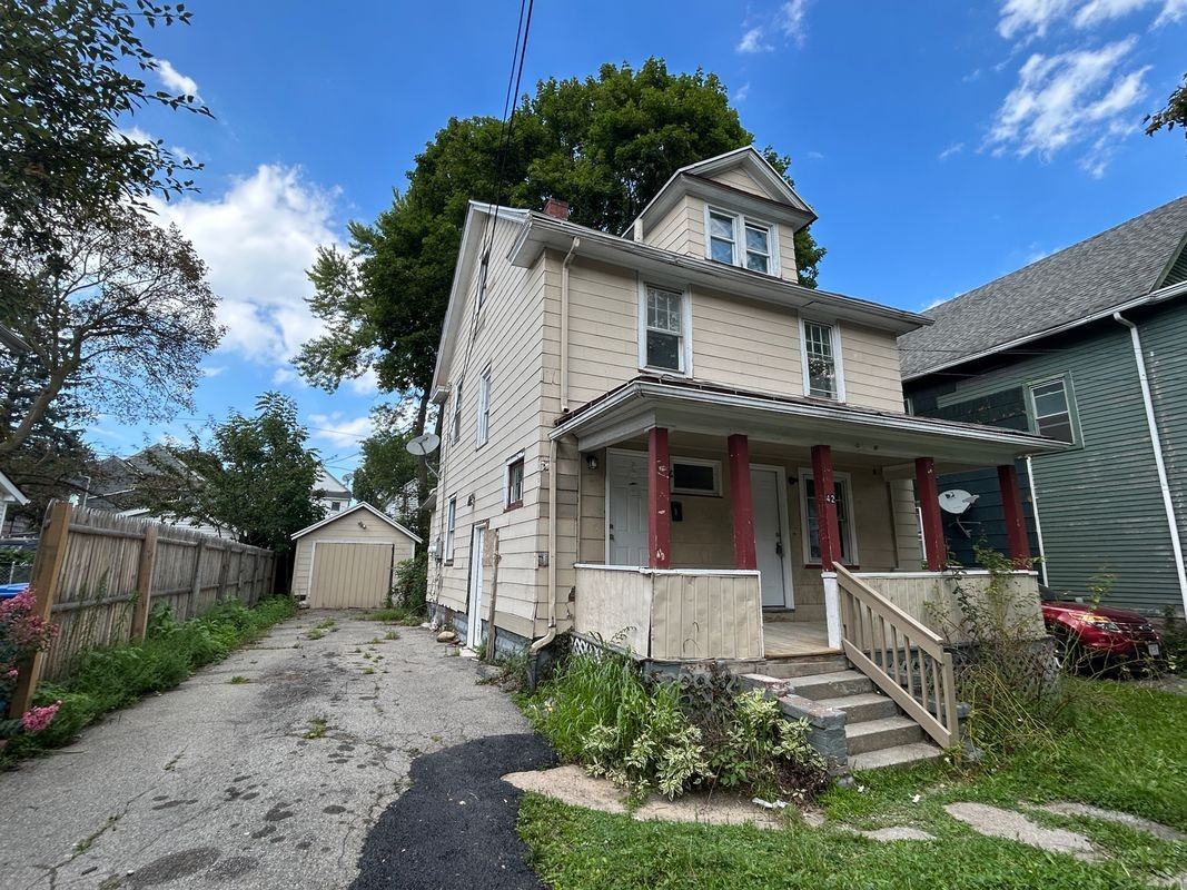 42 Villa St - Photo 2 of 8