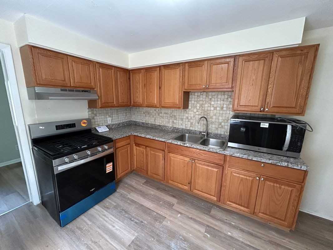 42 Villa St - Photo 3 of 8
