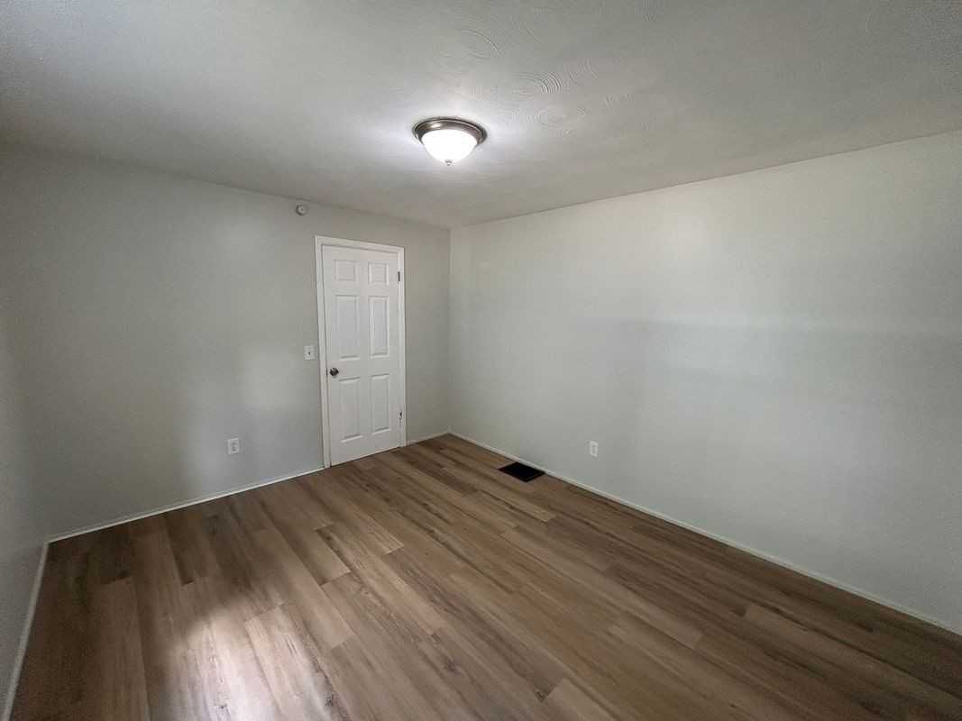 42 Villa St - Photo 5 of 8