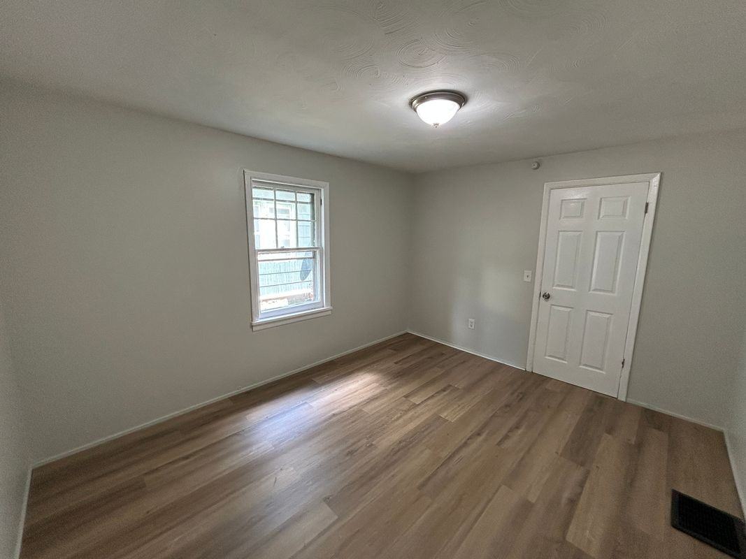42 Villa St - Photo 6 of 8