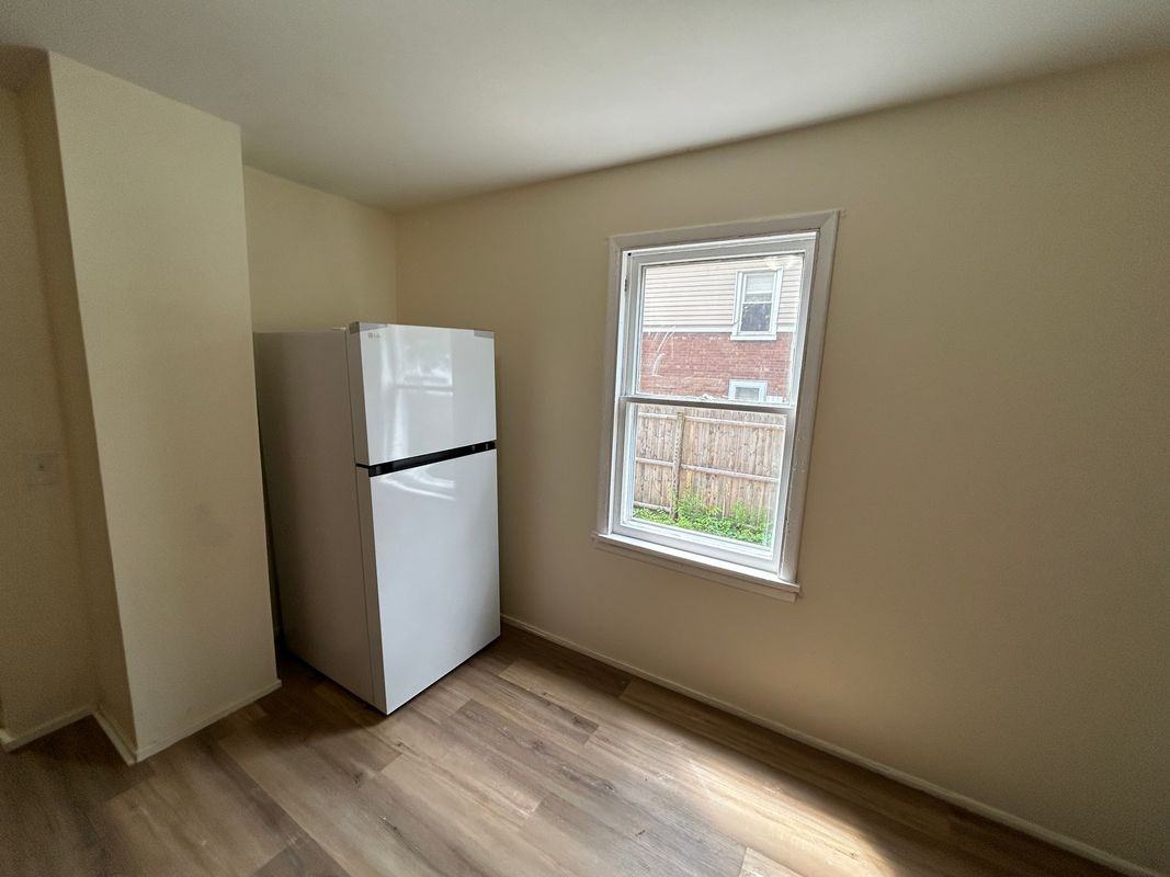 42 Villa St - Photo 7 of 8