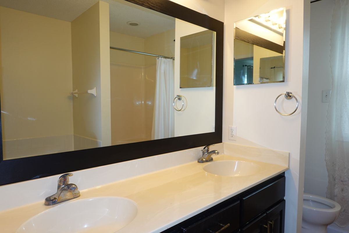 4602 Pierce St Ne - Photo 7 of 15