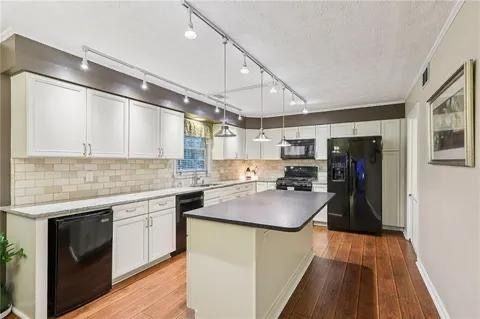 159 Cavan Way Se - Photo 6 of 23