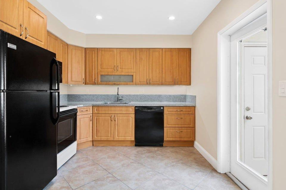 1209 Ne 18th Ave - Photo 6 of 14