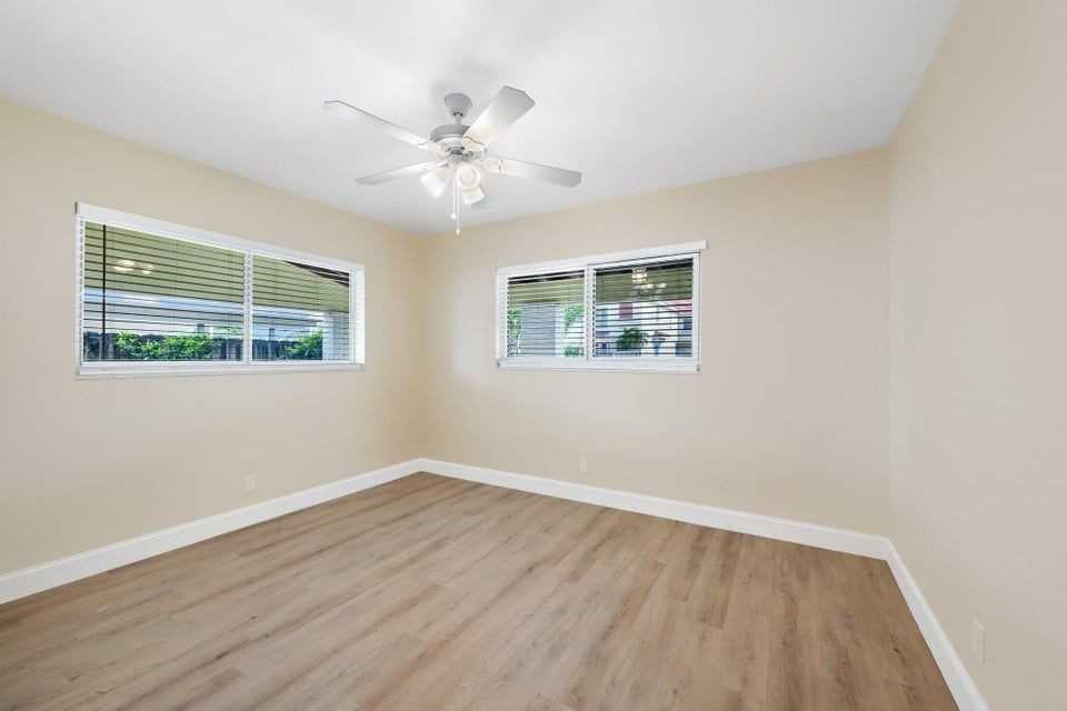 1209 Ne 18th Ave - Photo 7 of 14
