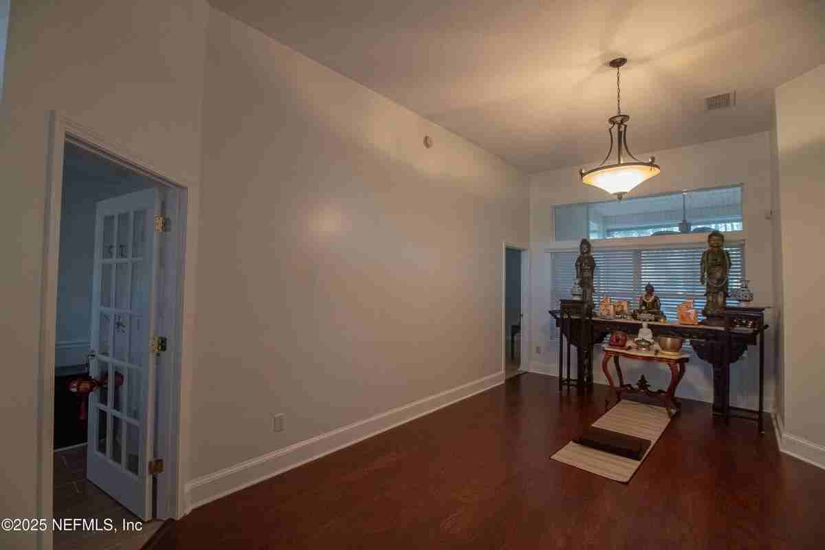 8146 Leafcrest Dr - Photo 3 of 26