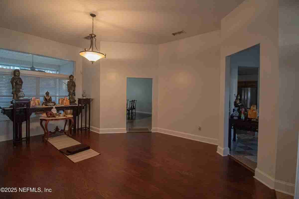 8146 Leafcrest Dr - Photo 5 of 26
