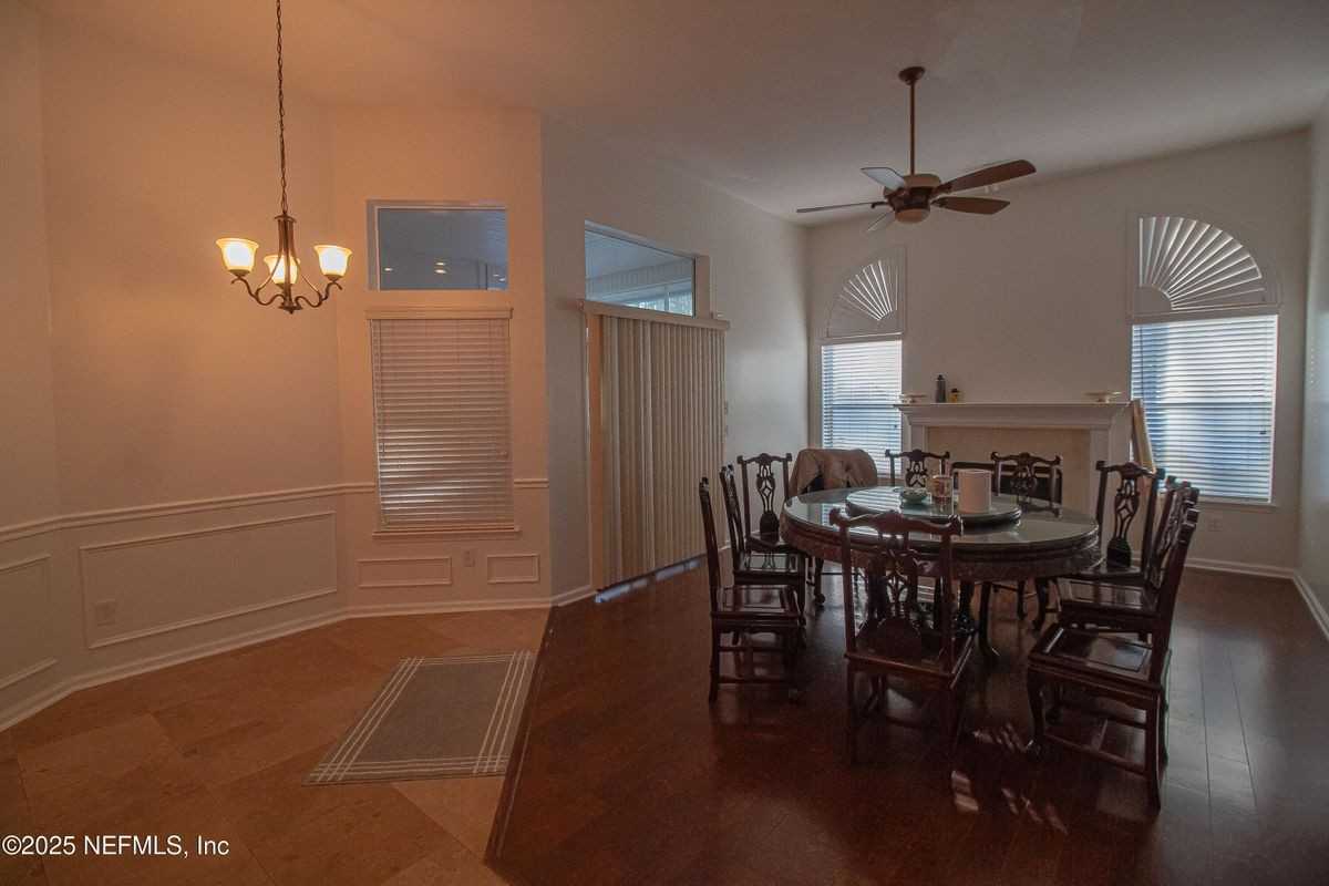8146 Leafcrest Dr - Photo 6 of 26