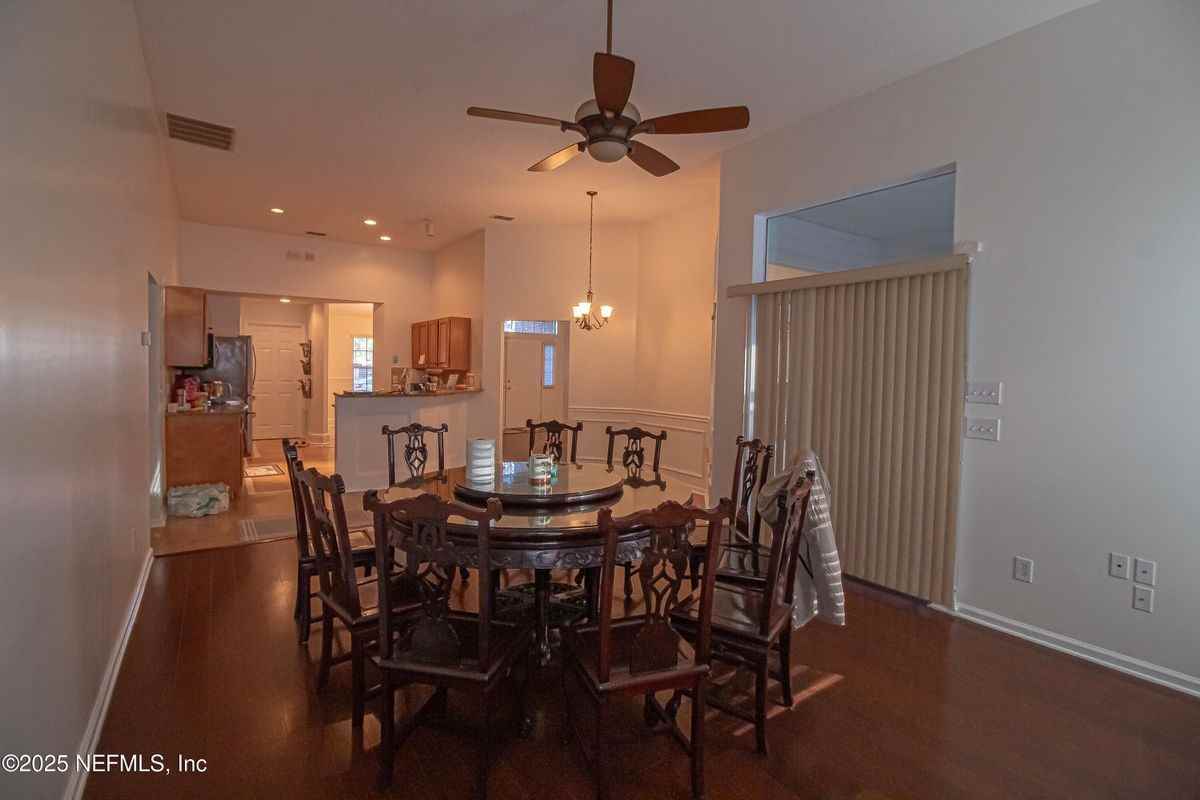 8146 Leafcrest Dr - Photo 7 of 26
