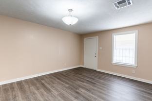 305 N Live Oak St ##Apt - Photo 1 of 1