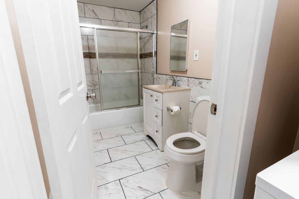305 N Live Oak St ##Apt - Photo 2 of 18