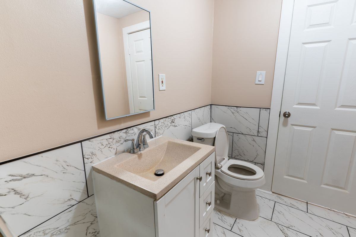 305 N Live Oak St ##Apt - Photo 3 of 18