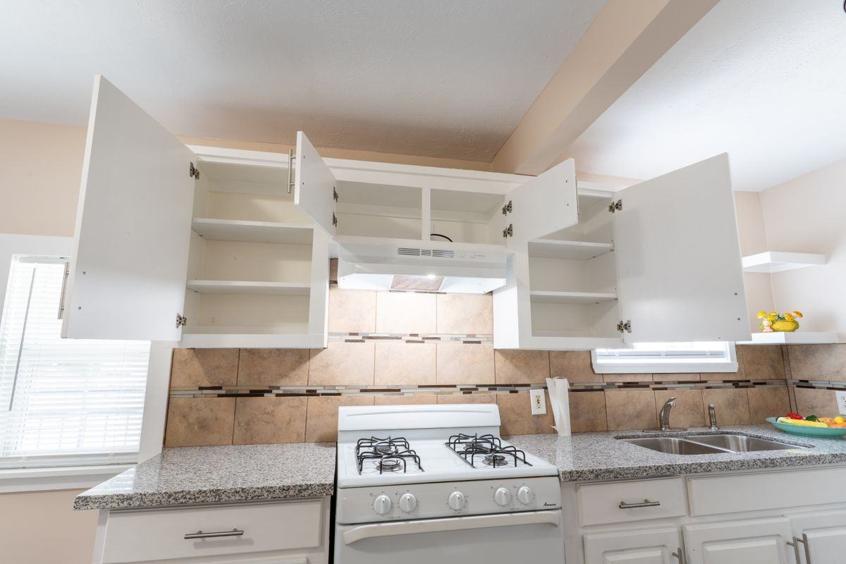 305 N Live Oak St ##Apt - Photo 4 of 18