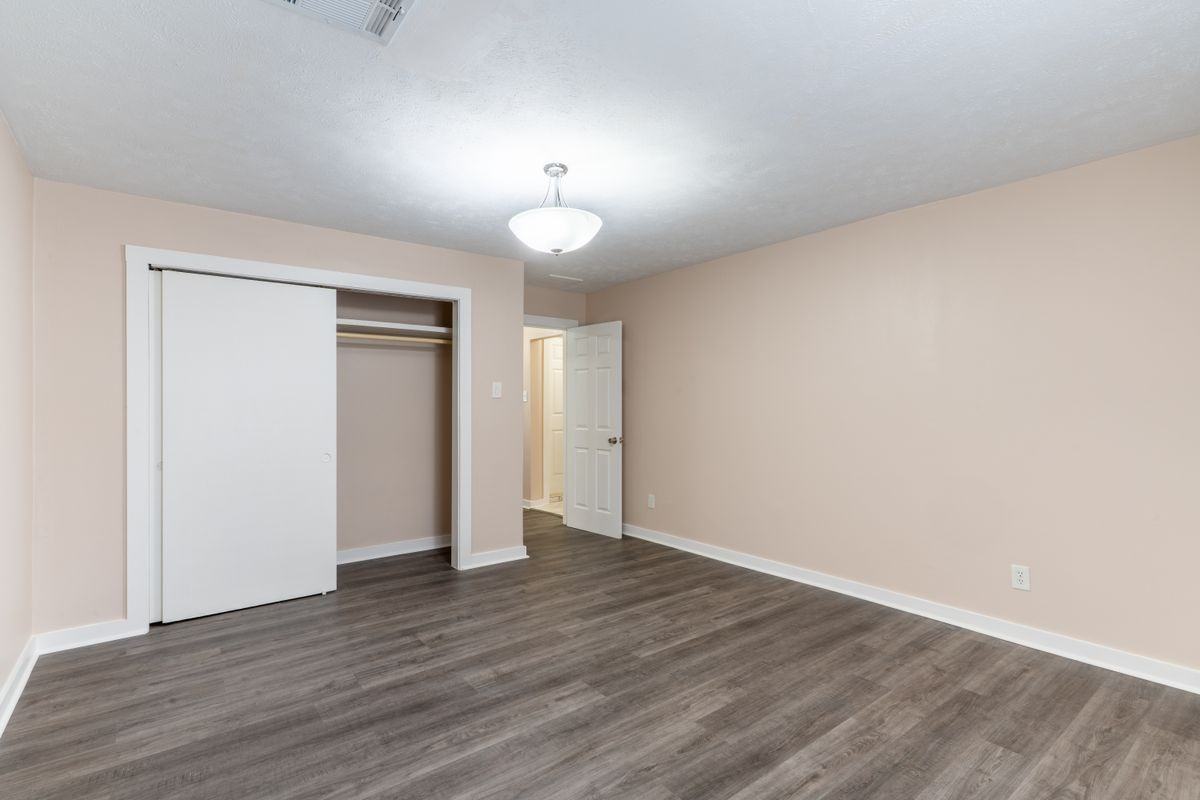 305 N Live Oak St ##Apt - Photo 6 of 18