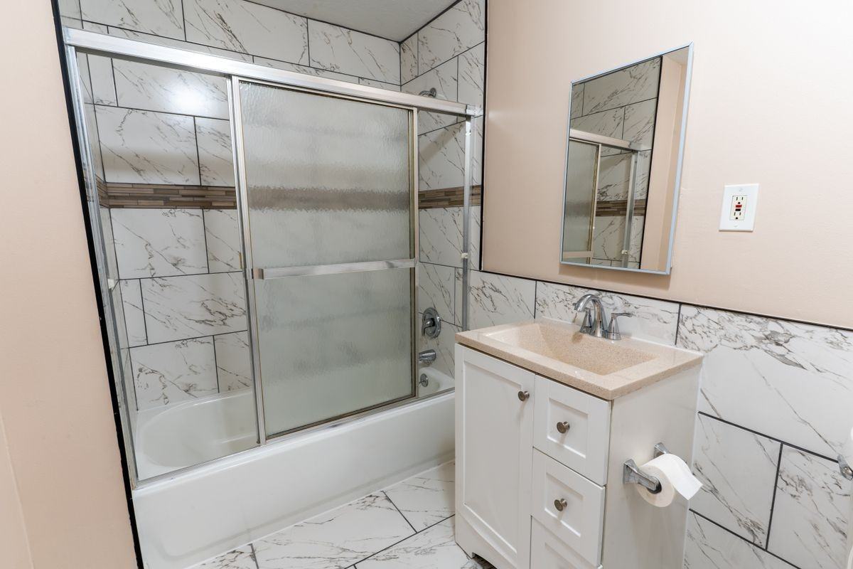 305 N Live Oak St ##Apt - Photo 7 of 18