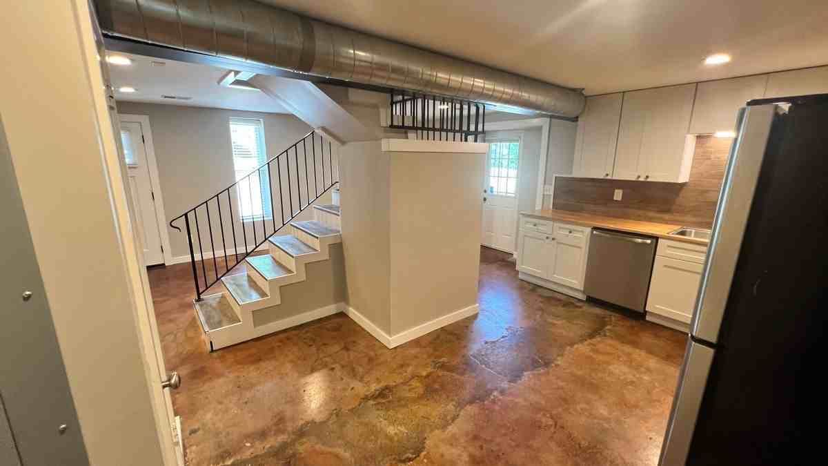 738 29th Ave N ##C - Photo 3 of 21