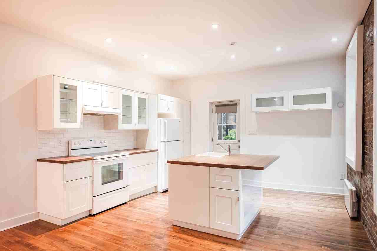 1417 Argyle - Photo 2 of 42