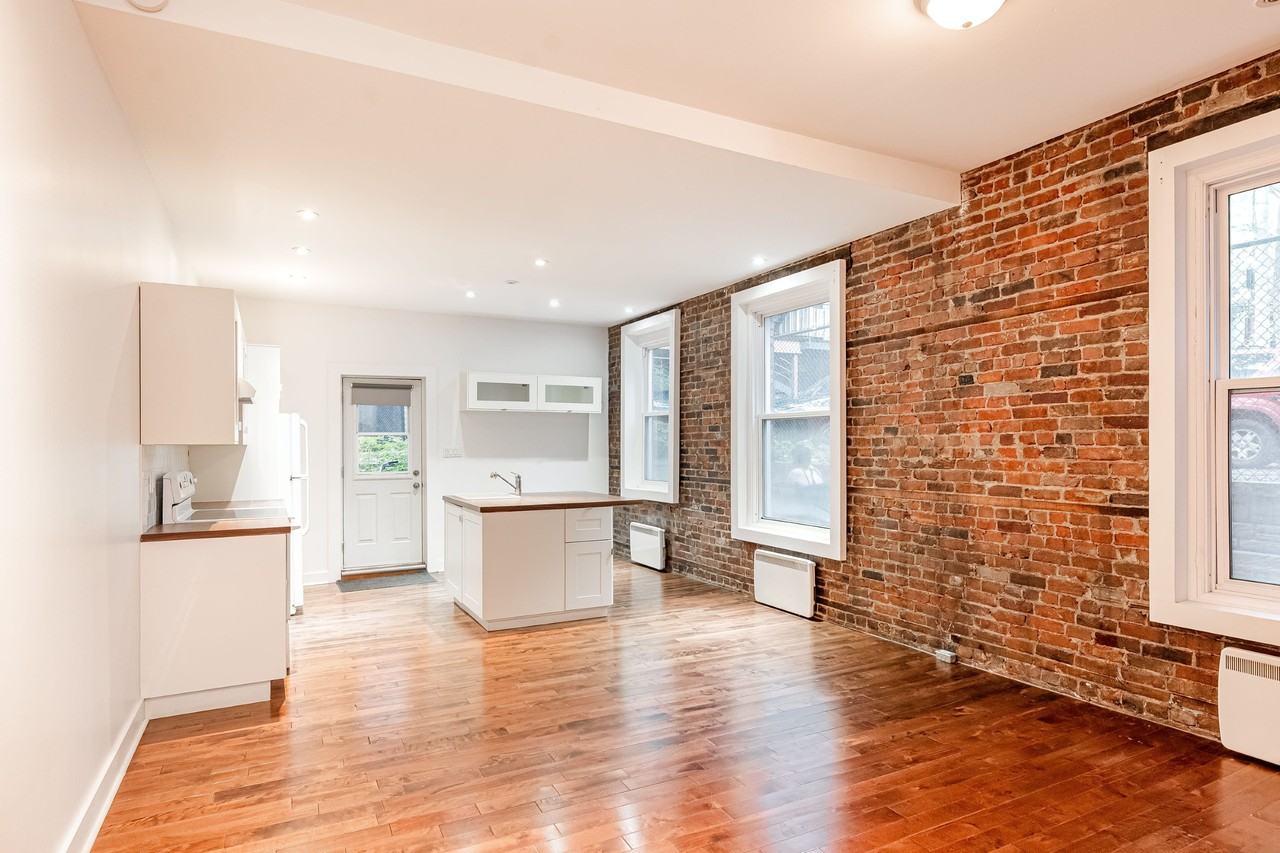 1417 Av Argyle — photo 2