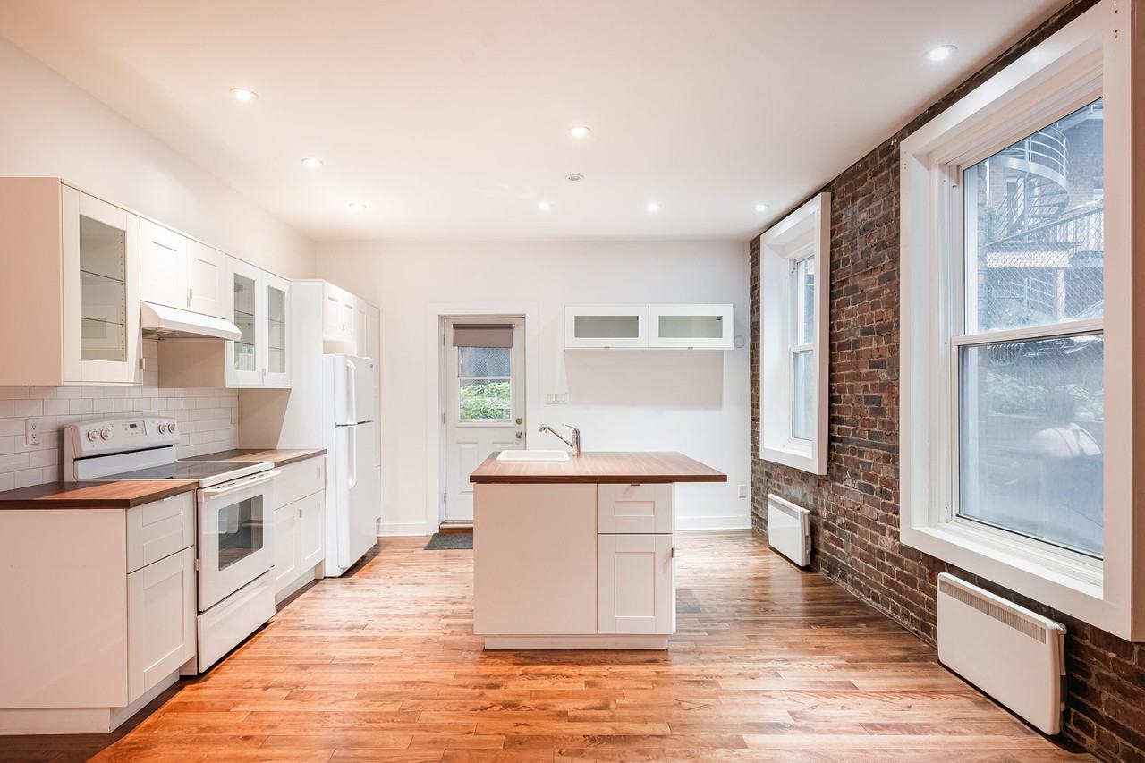 1417 Av Argyle — photo 3
