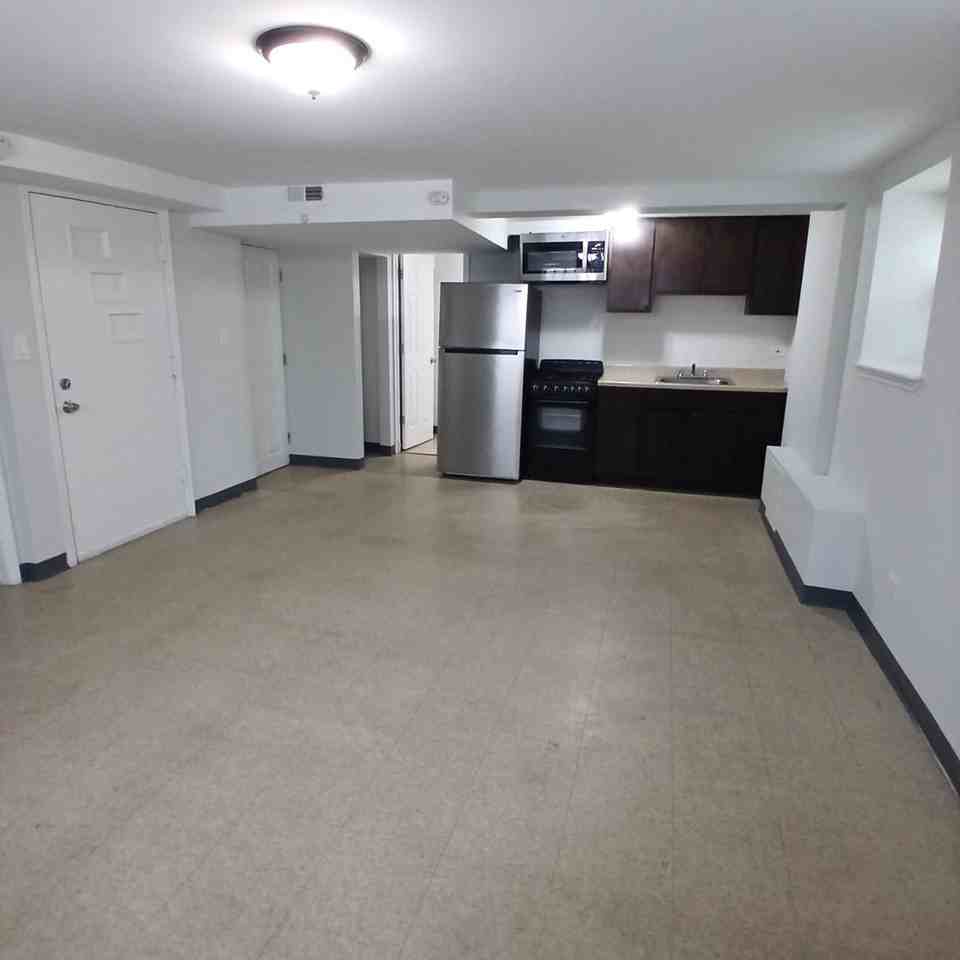 4038 W Dickens Ave #G