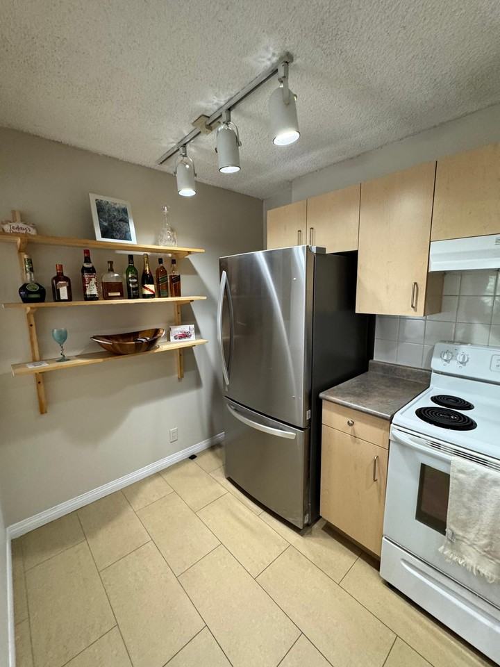 2012 Fullerton Avenue #501 - Photo 5 of 13