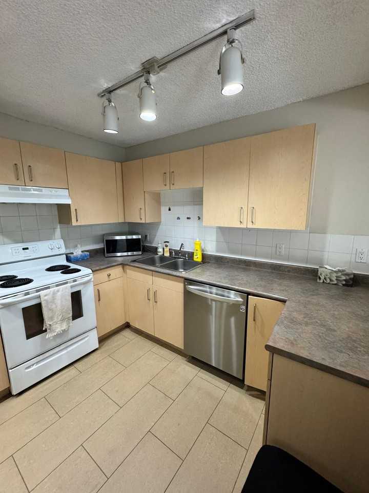 2012 Fullerton Avenue #501 - Photo 4 of 13