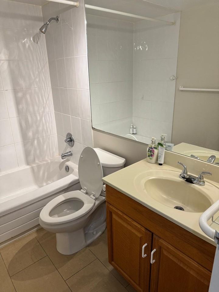 2012 Fullerton Avenue #501 - Photo 6 of 13