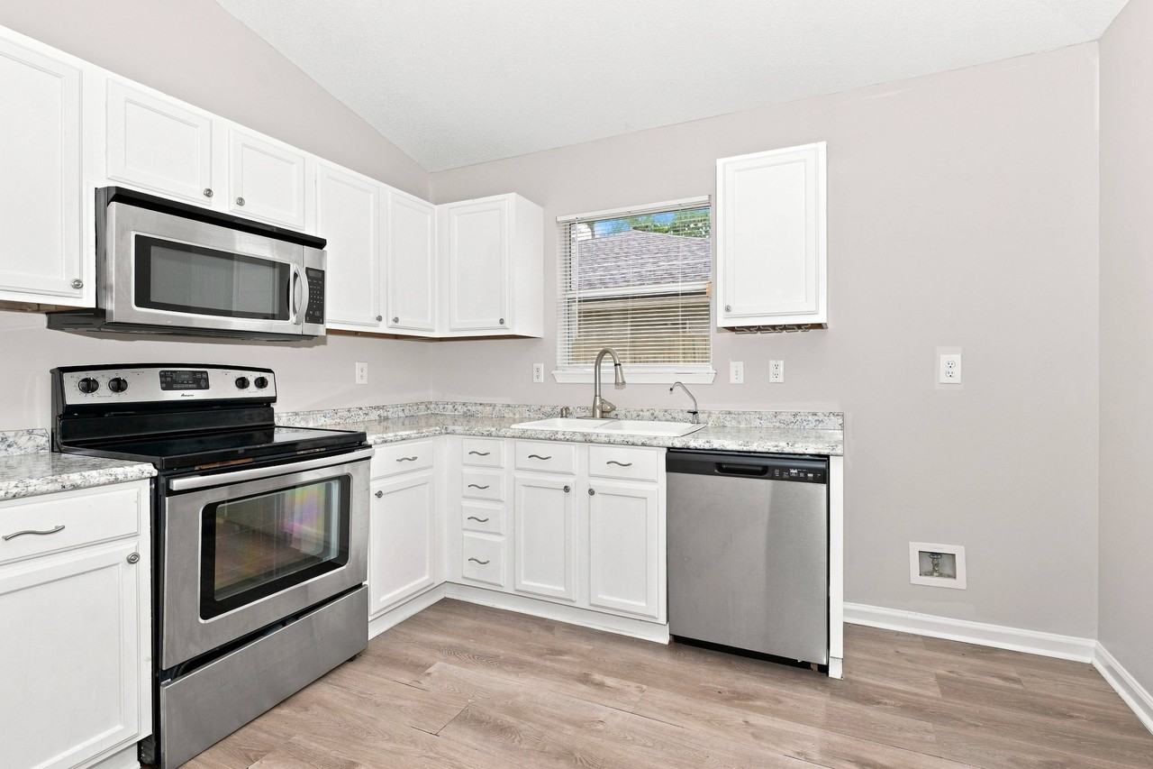 630 Main St - Photo 2 of 15