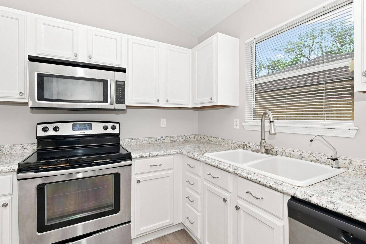 630 Main St - Photo 3 of 15