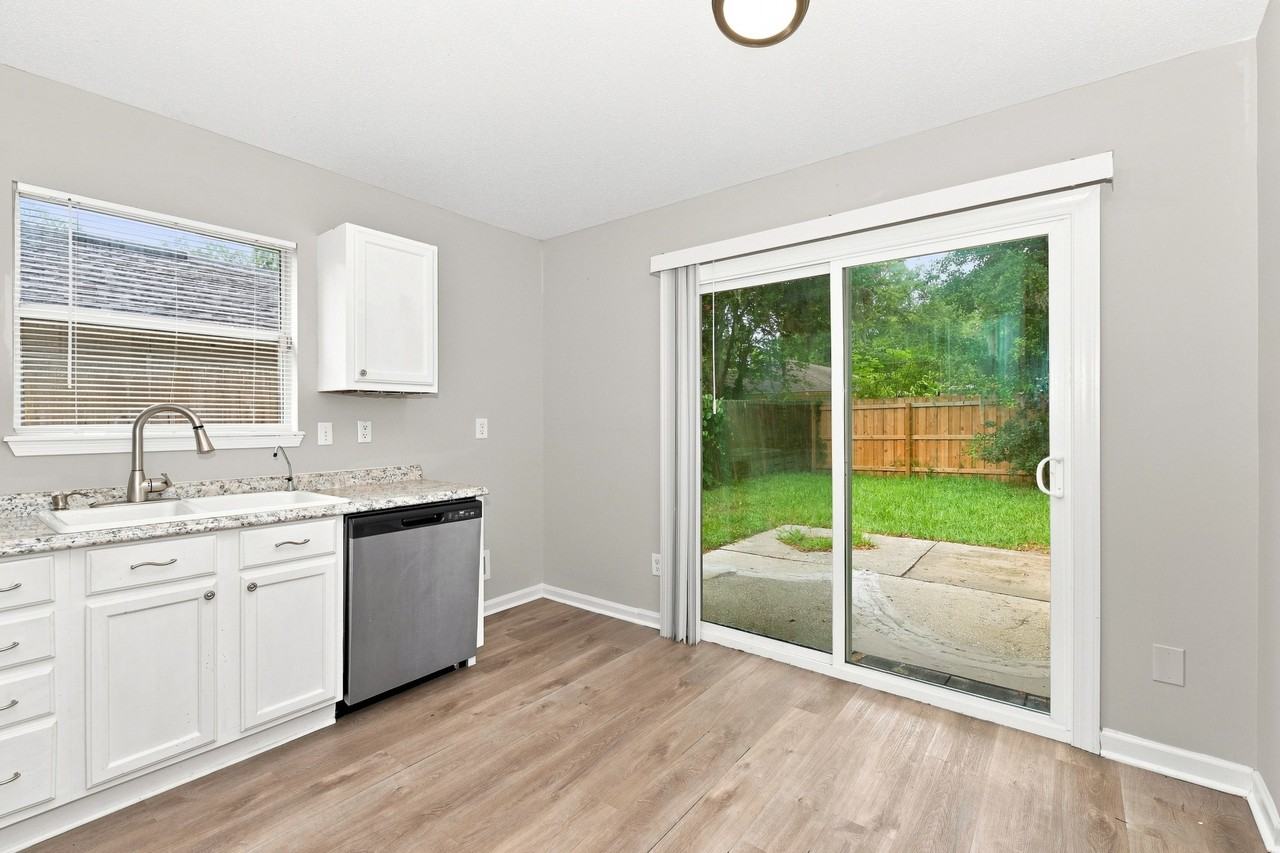 630 Main St - Photo 4 of 15
