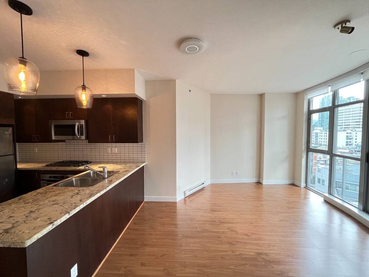1050 Smithe St #803 - Photo 3 of 19