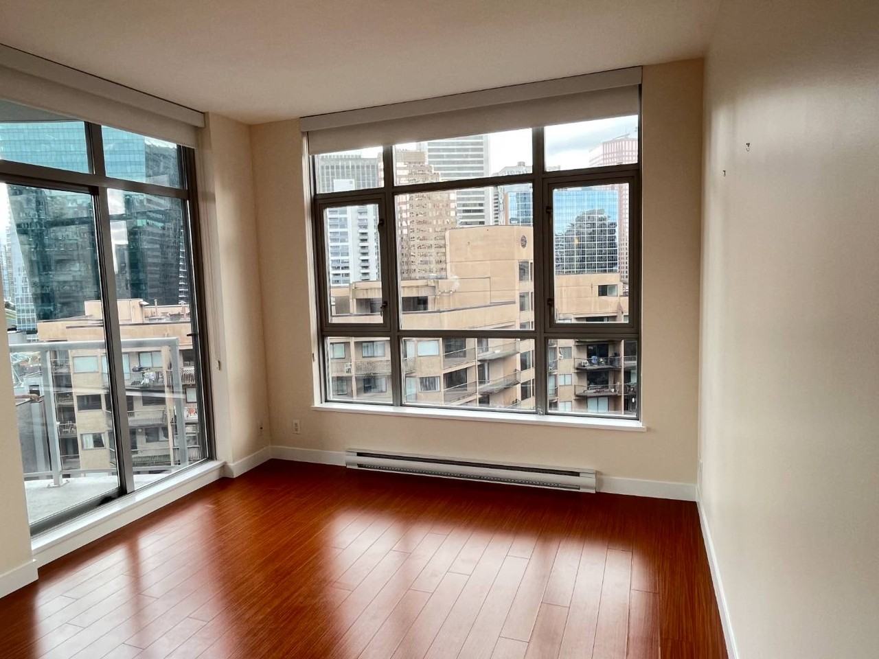 1050 Smithe St #803 - Photo 6 of 19