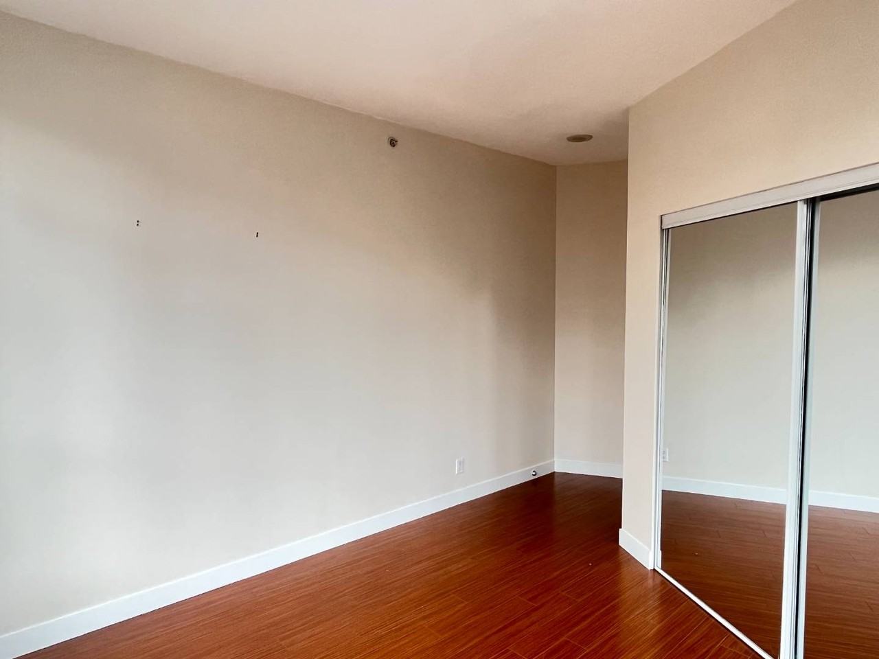 1050 Smithe St #803 - Photo 7 of 19