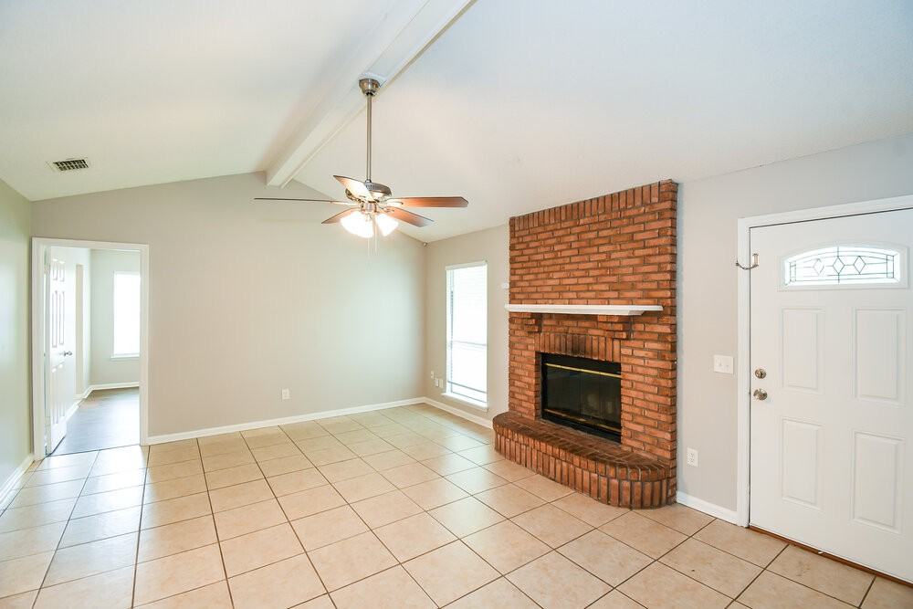 1804 Sherwood Dr - Photo 3 of 16