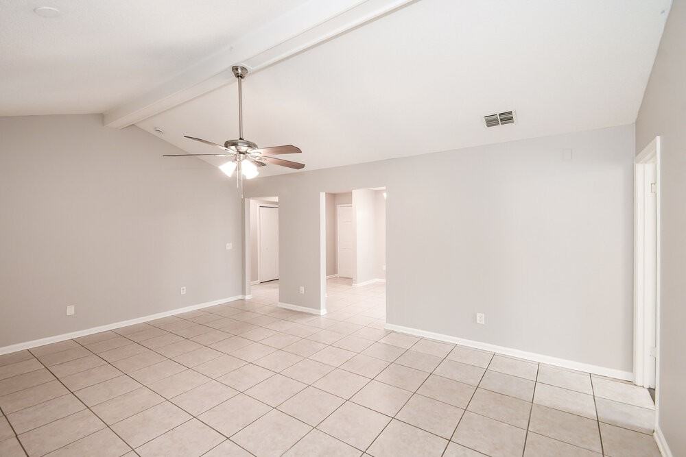 1804 Sherwood Dr - Photo 4 of 16
