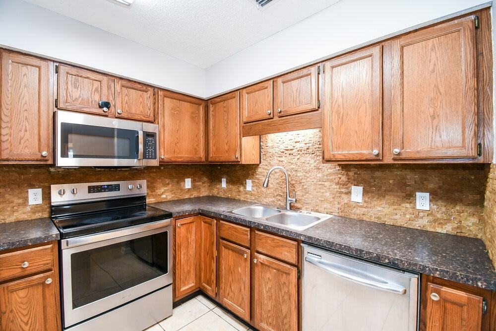 1804 Sherwood Dr - Photo 6 of 16
