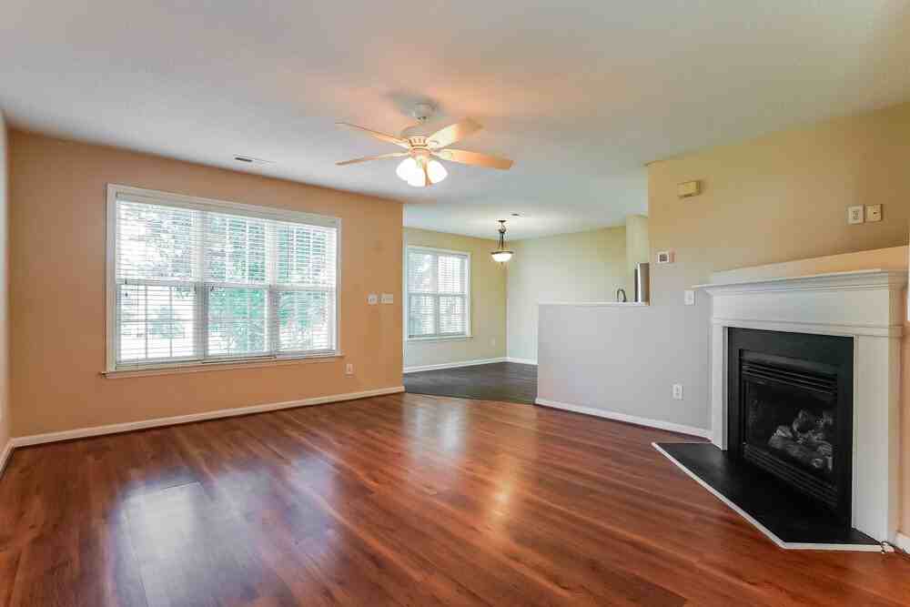 2232 Castle Pines Dr - Photo 4 of 17