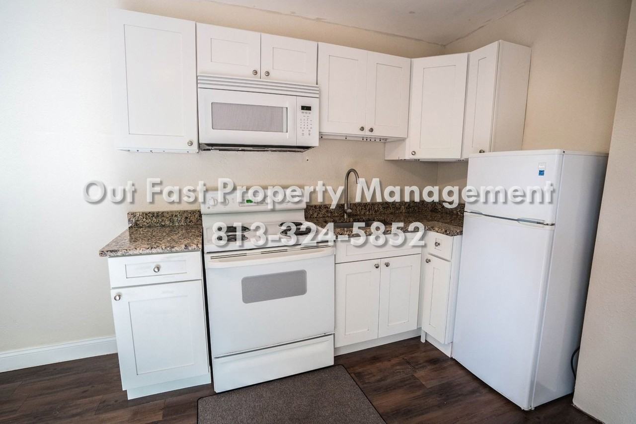 537 2nd St N #B - Photo 7 of 16