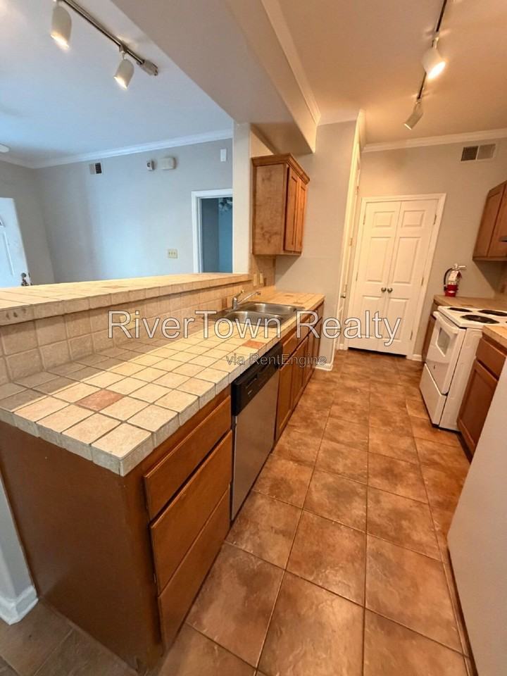 641 Gookin Pl #101 - Photo 5 of 15