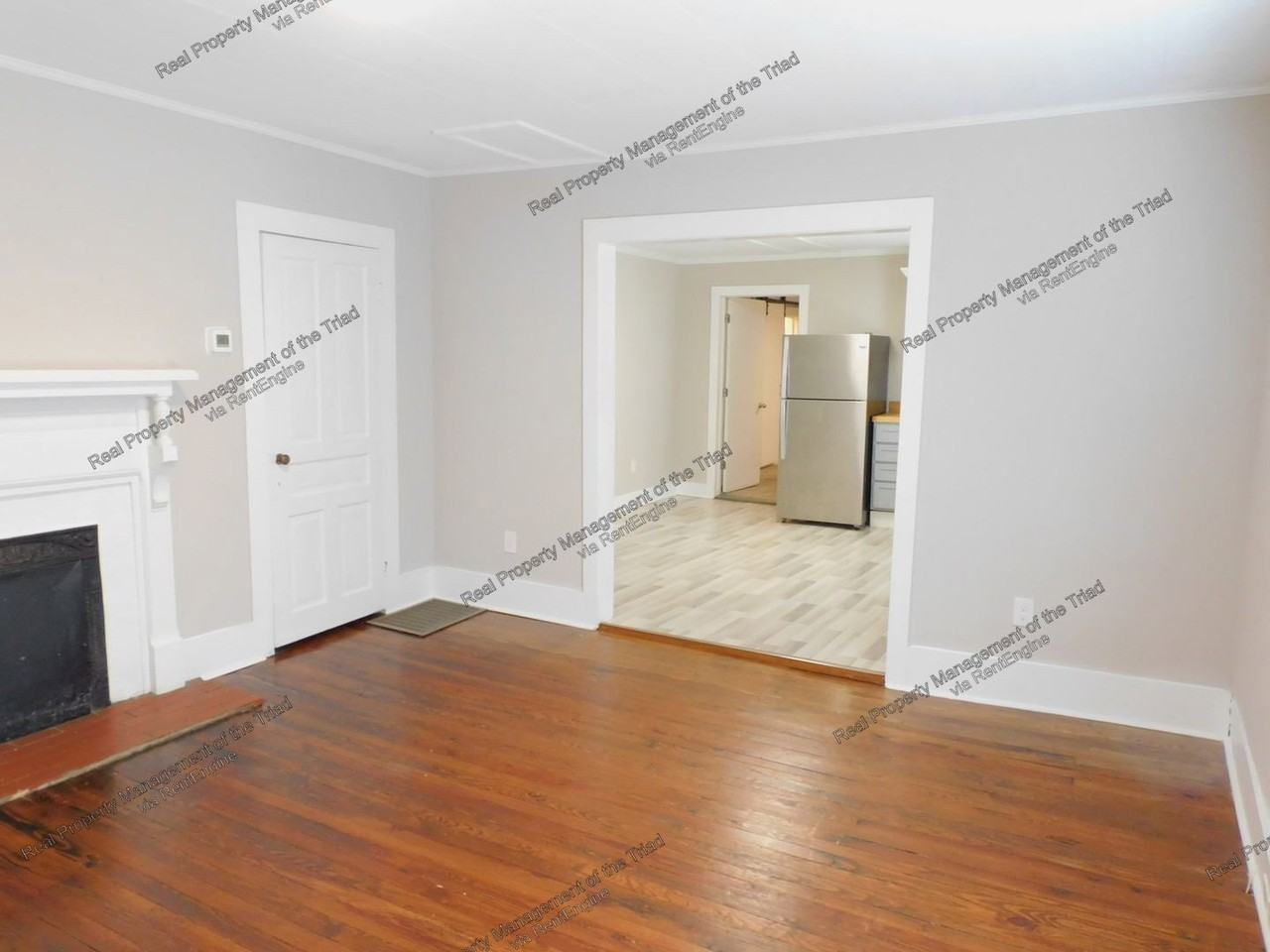 936 Albert St - Photo 3 of 20