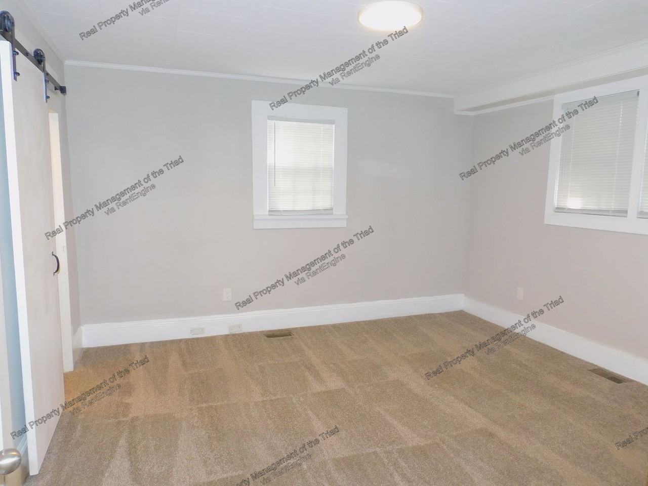 936 Albert St - Photo 7 of 20