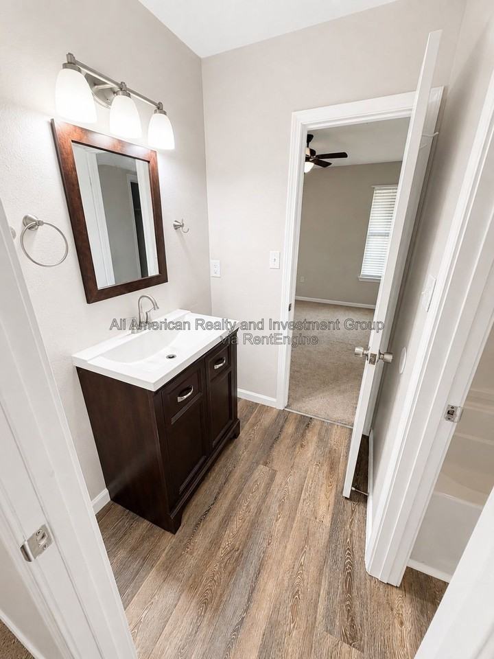 1235 Walter Ave - Photo 3 of 10