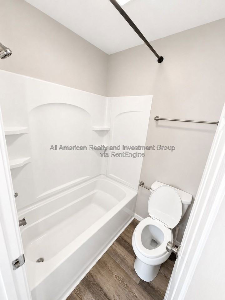 1235 Walter Ave - Photo 4 of 10