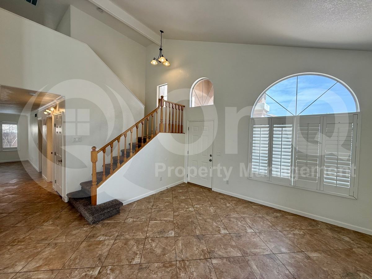 6321 E Roland St - Photo 4 of 26