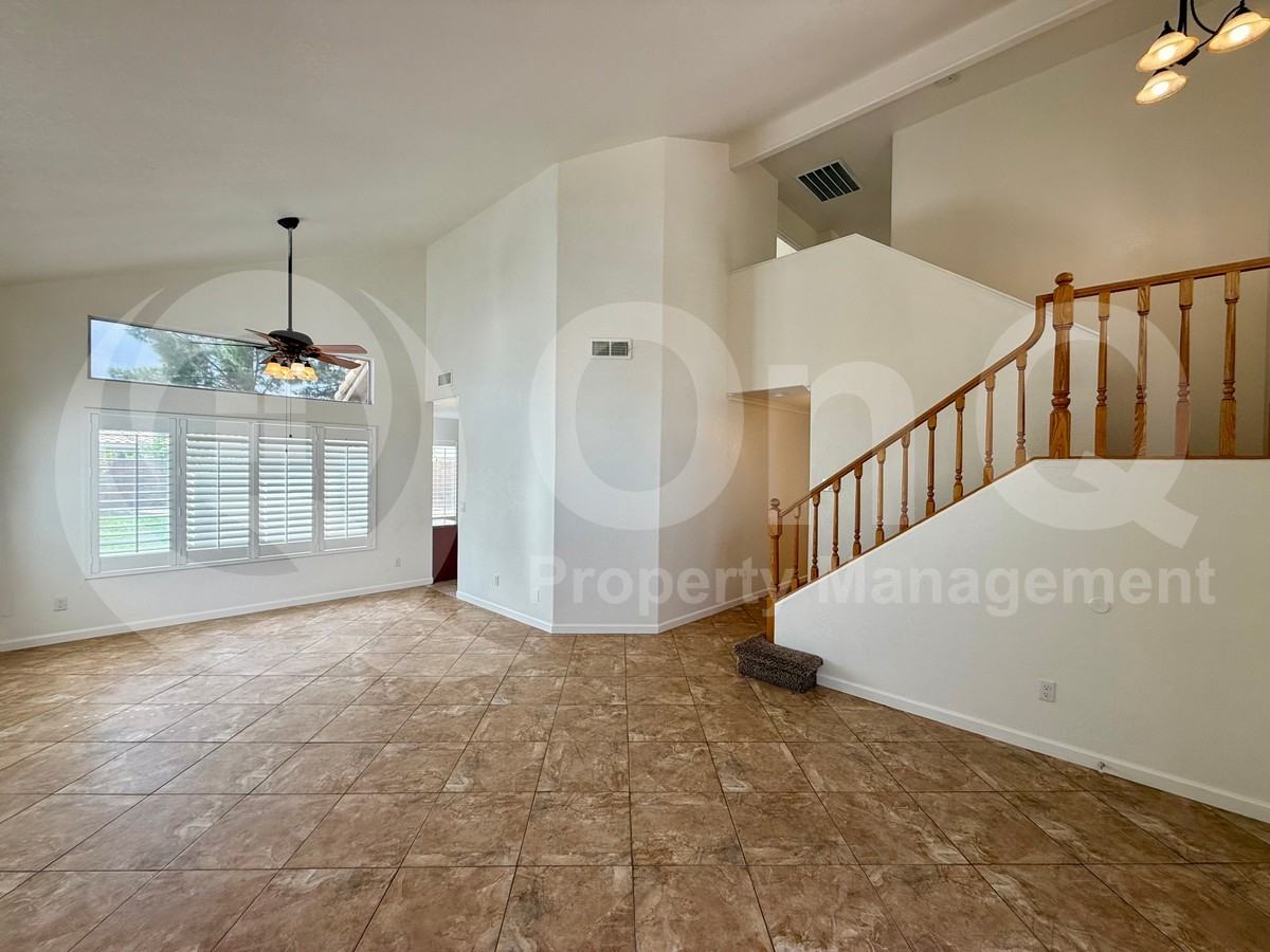 6321 E Roland St - Photo 5 of 26